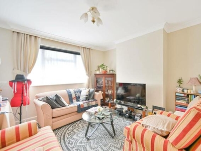 2 Bedroom Flat For Sale In North Kingston, Kingston Upon Thames