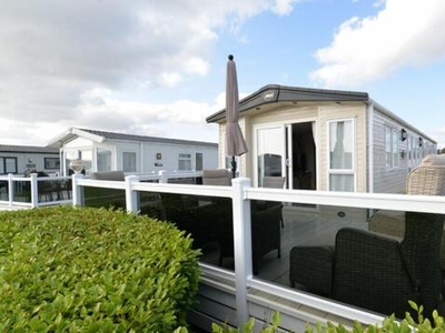 2 Bedroom Park Home For Sale In New Milton, Hants