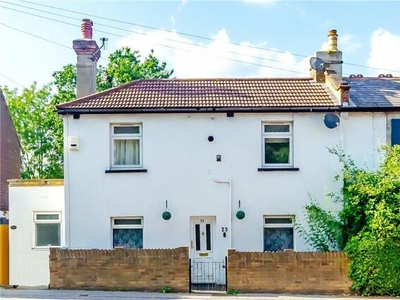 2 Bedroom Semi-detached House For Sale In Shirley, Croydon