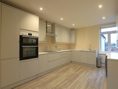 3 Bedroom Apartment For Rent In Hounslow