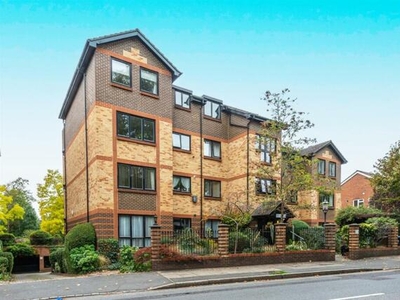 3 Bedroom Apartment For Sale In Bromley