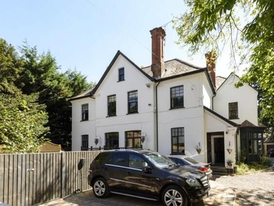 3 Bedroom Apartment For Sale In Camberley, Surrey