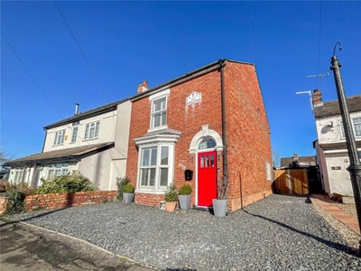 3 Bedroom Detached House For Sale In Tamworth, Warwickshire