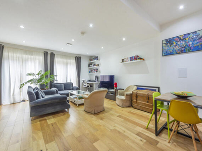 3 Bedroom Flat For Sale In
Finsbury Park