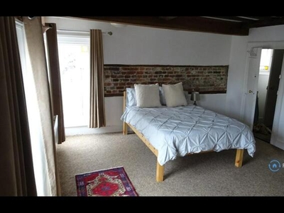 3 Bedroom Maisonette For Rent In Canterbury