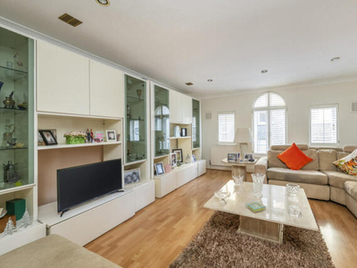 3 Bedroom Mews Property For Sale In
Notting Hill