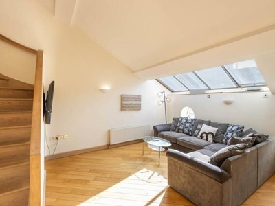 3 Bedroom Penthouse For Sale In St. Pauls Square
