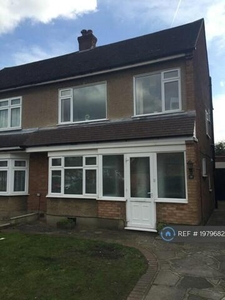 3 Bedroom Semi-detached House For Rent In Romford