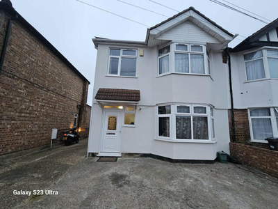 3 Bedroom Semi-detached House For Sale In Hounslow