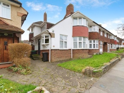 3 Bedroom Semi-detached House For Sale In Waddon, Croydon