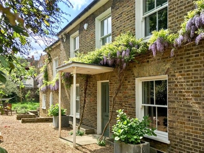 4 Bedroom Detached House For Sale In London