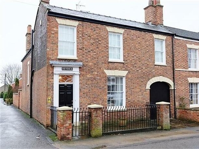 4 Bedroom End Of Terrace House For Sale In Horncastle, Lincs