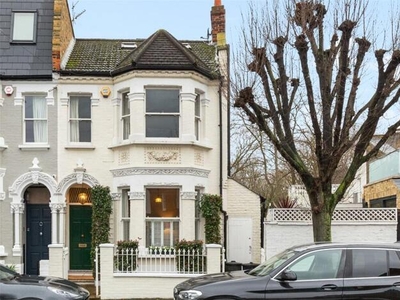 4 Bedroom End Of Terrace House For Sale In London