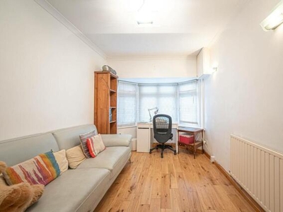 4 Bedroom House For Rent In North Finchley, London