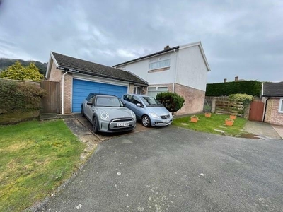 4 Bedroom House For Sale In Craig-y-don