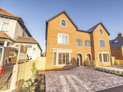 4 Bedroom Semi-detached House For Sale In Maidenhead