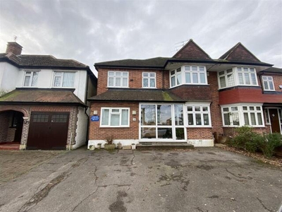 4 Bedroom Semi-detached House For Sale In Southgate