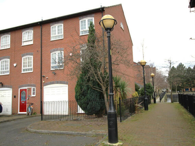 4 Bedroom Town House For Sale In Salford, Lancashire
