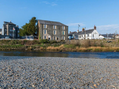 6 Bedroom Block Of Apartments For Sale In Llanrwst, Conwy (of)