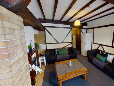 8 Bedroom Semi-detached House For Rent In Lenton, Nottingham