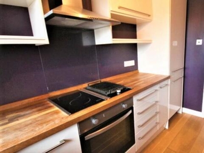 1 Bedroom Apartment For Rent In Feltham, Middlesex