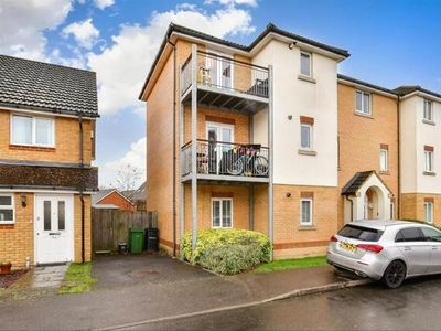 2 Bedroom Apartment For Sale In Boughton Monchelsea, Maidstone