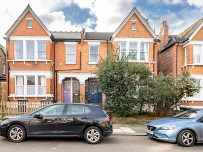 2 bedroom property for sale in Curzon Road, London, N10