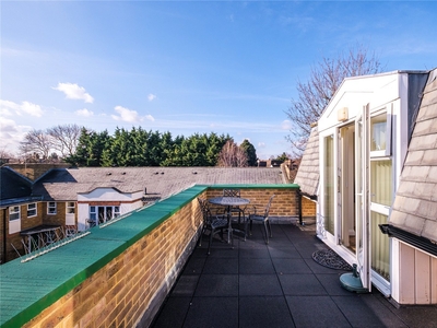 3 bedroom property for sale in Foxwood Green Close, Enfield, EN1