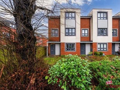 3 Bedroom Town House For Sale In Watford