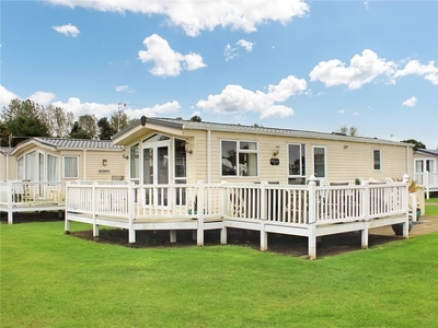 Coast Road, Corton, Lowestoft, Suffolk, NR32 2 bedroom bungalow in Corton
