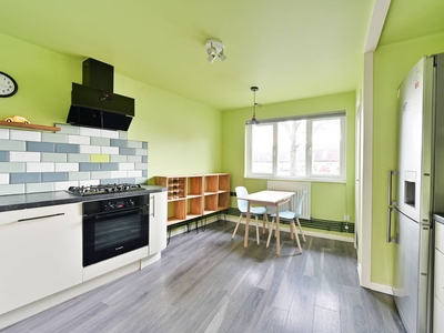 Flat in Abingdon Close, Colliers Wood, SW19