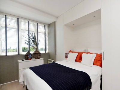Flat in Old Brompton Road, Earls Court, SW5