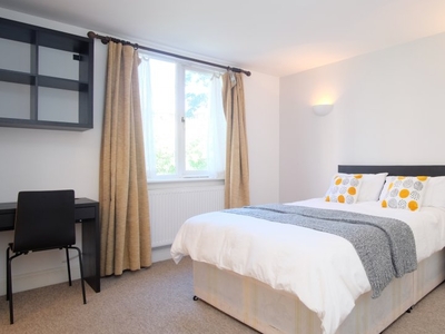 Room for rent in 4-Bedroom Apartment in Kilburn Park