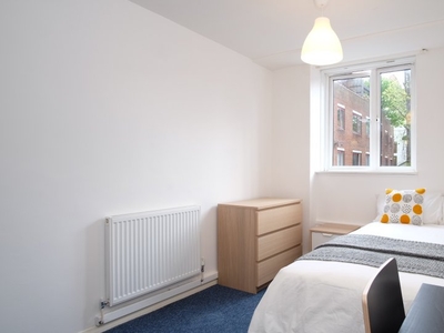 Room in 3-Bedroom Apartment in City of Westminster