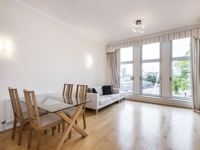 1 bedroom property to let in Trinity Square EC3N, EPC:C