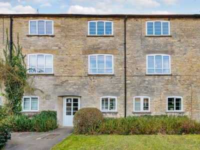 2 Bed Flat/Apartment For Sale in The Old Warehouse, Witney, OX28 - 5299201