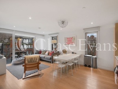 2 bedroom luxury Apartment for sale in London, England