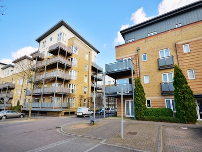 2 bedroom property to let in Central Heights Watford WD18