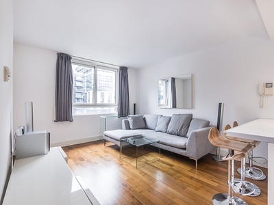 2 bedroom property to let in Peninsula Apartments Praed Street Paddington W2