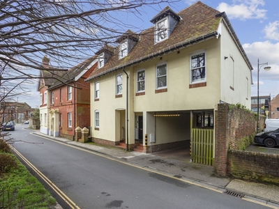 2 bedroom property to let in South Pallant Chichester PO19