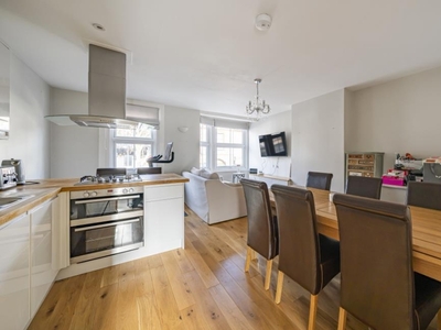 3 Bed Flat/Apartment For Sale in High Wycombe, Buckinghamshire, HP11 - 4860319
