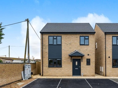 3 Bed House For Sale in Banwell Close, Carterton, Oxfordhshire, OX18 - 5255967