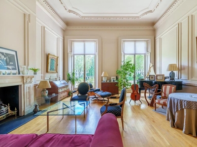 3 bedroom Flat for sale in Cleveland Square, Bayswater W2