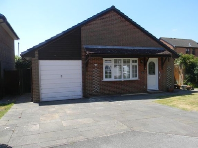 Detached bungalow to rent in Clover Close, Locks Heath, Southampton SO31