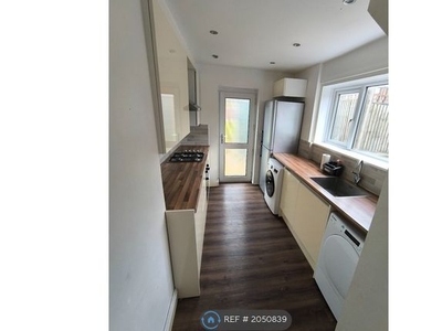 End terrace house to rent in Styles Close, Luton LU2