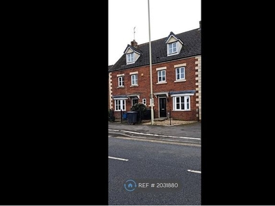 End terrace house to rent in Valley Gardens, Gloucester GL2