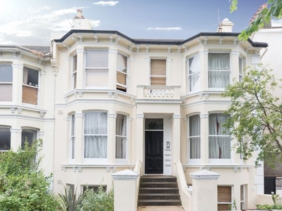 Flat to rent in Beaconsfield Villas, Brighton, East Sussex BN1