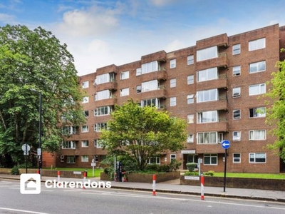 Flat to rent in Croydon, Surrey CR0