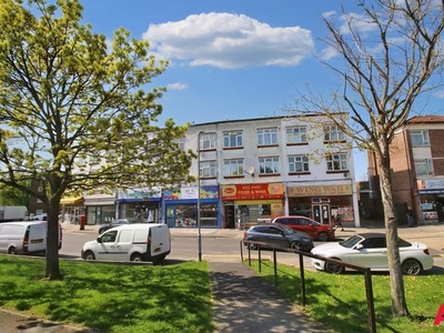 Flat to rent in Eastern Avenue East, Romford RM1