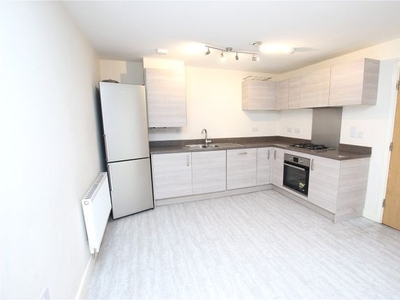 Flat to rent in Holly Acre, Dunstable, Bedfordshire LU5